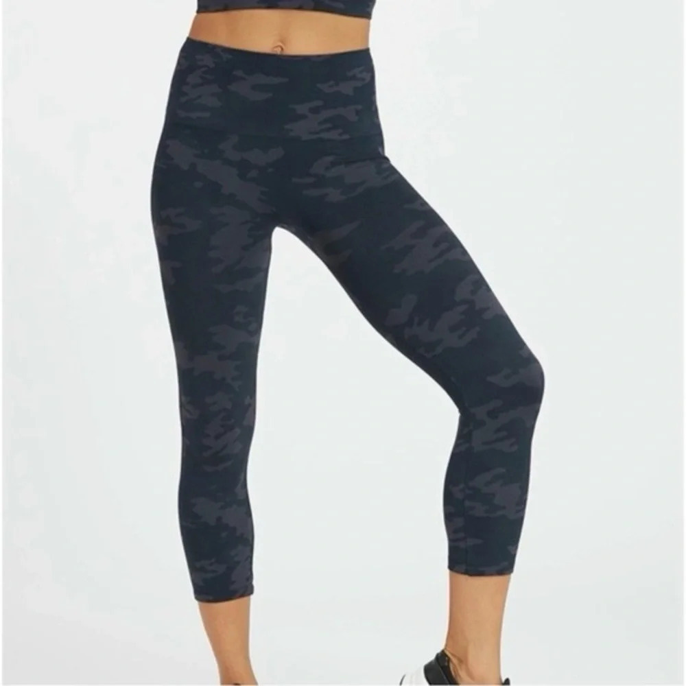 SPANX Black Camo Cropped Lamn Leggings Size Small NWT